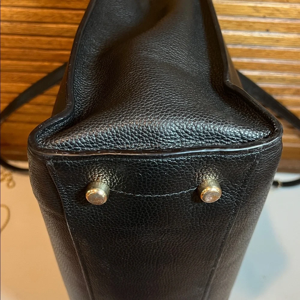 Coach Charlie turnlock tote bag in black pebble grain leather - Picture 11 of 17